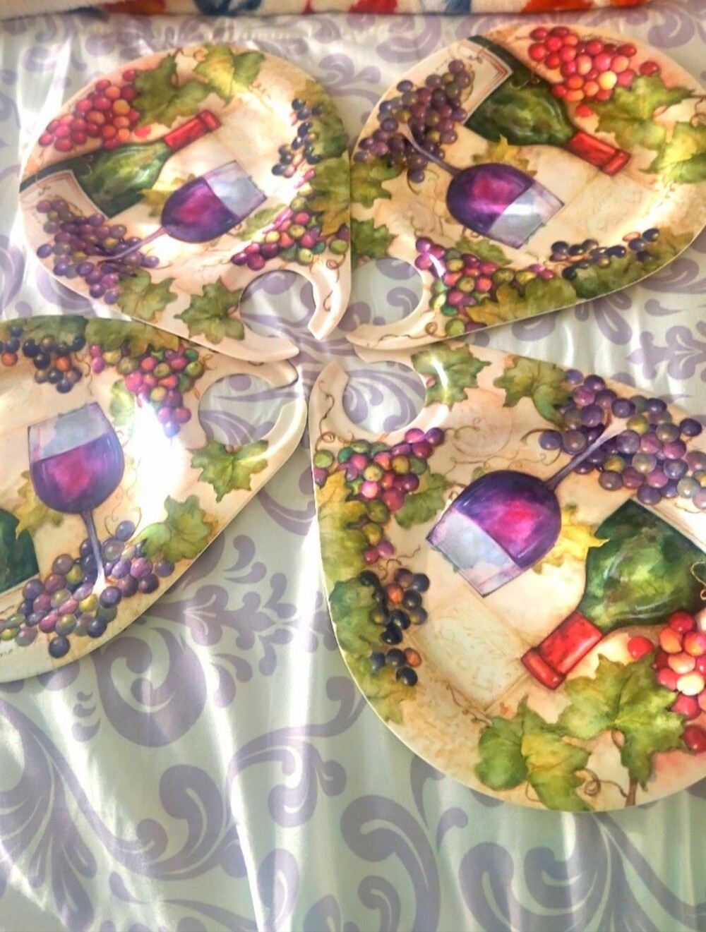 BBQ Plastic Decorative Plates Wine Fruit Theme 4 Pieces NWT